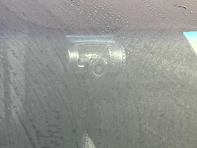 フィットハイブリッド Ｌパッケージ　禁煙車　純正ナビ　バックカメラ　衝突軽減装置　ドラレコ　ＥＴＣスマートキー　ＬＥＤヘッドライト　クルコン　オートライト　ハーフレザー　オートエアコン　Ｂｌｕｅｔｏｏｔｈ　ＣＤ／ＤＶＤ再生（6枚目）