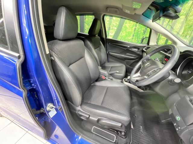 フィットハイブリッド Ｌパッケージ　禁煙車　純正ナビ　バックカメラ　衝突軽減装置　ドラレコ　ＥＴＣスマートキー　ＬＥＤヘッドライト　クルコン　オートライト　ハーフレザー　オートエアコン　Ｂｌｕｅｔｏｏｔｈ　ＣＤ／ＤＶＤ再生（8枚目）