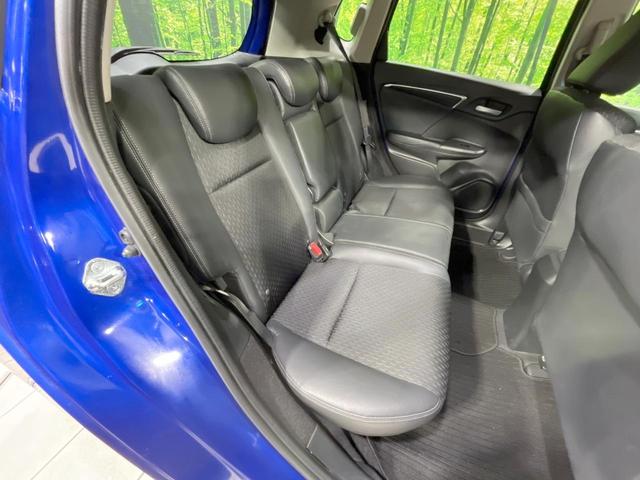 フィットハイブリッド Ｌパッケージ　禁煙車　純正ナビ　バックカメラ　衝突軽減装置　ドラレコ　ＥＴＣスマートキー　ＬＥＤヘッドライト　クルコン　オートライト　ハーフレザー　オートエアコン　Ｂｌｕｅｔｏｏｔｈ　ＣＤ／ＤＶＤ再生（9枚目）