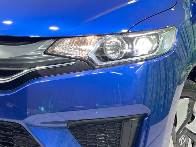 フィットハイブリッド Ｌパッケージ　禁煙車　純正ナビ　バックカメラ　衝突軽減装置　ドラレコ　ＥＴＣスマートキー　ＬＥＤヘッドライト　クルコン　オートライト　ハーフレザー　オートエアコン　Ｂｌｕｅｔｏｏｔｈ　ＣＤ／ＤＶＤ再生（12枚目）