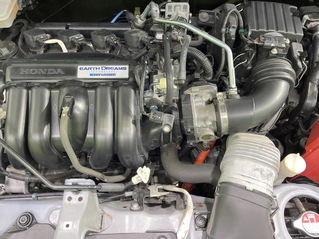 フィットハイブリッド Ｌパッケージ　禁煙車　純正ナビ　バックカメラ　衝突軽減装置　ドラレコ　ＥＴＣスマートキー　ＬＥＤヘッドライト　クルコン　オートライト　ハーフレザー　オートエアコン　Ｂｌｕｅｔｏｏｔｈ　ＣＤ／ＤＶＤ再生（18枚目）