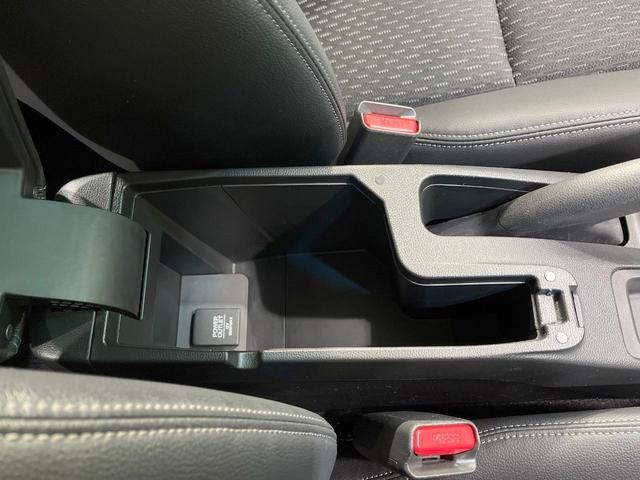 フィットハイブリッド Ｌパッケージ　禁煙車　純正ナビ　バックカメラ　衝突軽減装置　ドラレコ　ＥＴＣスマートキー　ＬＥＤヘッドライト　クルコン　オートライト　ハーフレザー　オートエアコン　Ｂｌｕｅｔｏｏｔｈ　ＣＤ／ＤＶＤ再生（45枚目）