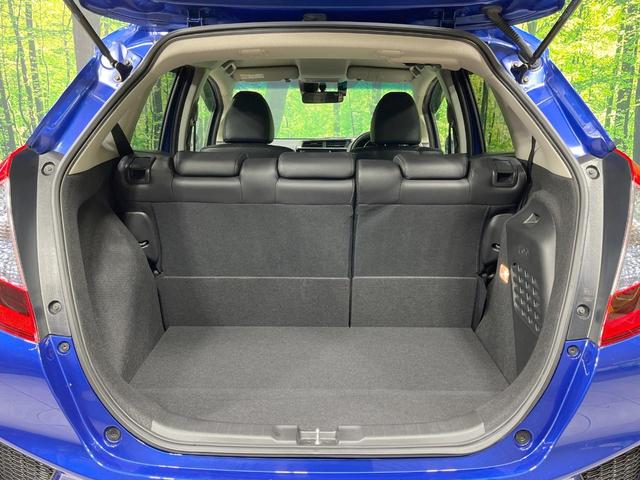 フィットハイブリッド Ｌパッケージ　禁煙車　純正ナビ　バックカメラ　衝突軽減装置　ドラレコ　ＥＴＣスマートキー　ＬＥＤヘッドライト　クルコン　オートライト　ハーフレザー　オートエアコン　Ｂｌｕｅｔｏｏｔｈ　ＣＤ／ＤＶＤ再生（49枚目）