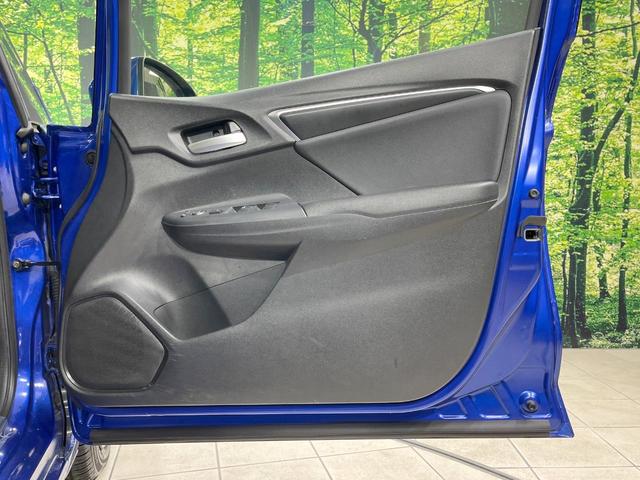 フィットハイブリッド Ｌパッケージ　禁煙車　純正ナビ　バックカメラ　衝突軽減装置　ドラレコ　ＥＴＣスマートキー　ＬＥＤヘッドライト　クルコン　オートライト　ハーフレザー　オートエアコン　Ｂｌｕｅｔｏｏｔｈ　ＣＤ／ＤＶＤ再生（51枚目）