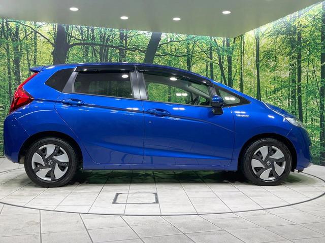 フィットハイブリッド Ｌパッケージ　禁煙車　純正ナビ　バックカメラ　衝突軽減装置　ドラレコ　ＥＴＣスマートキー　ＬＥＤヘッドライト　クルコン　オートライト　ハーフレザー　オートエアコン　Ｂｌｕｅｔｏｏｔｈ　ＣＤ／ＤＶＤ再生（56枚目）