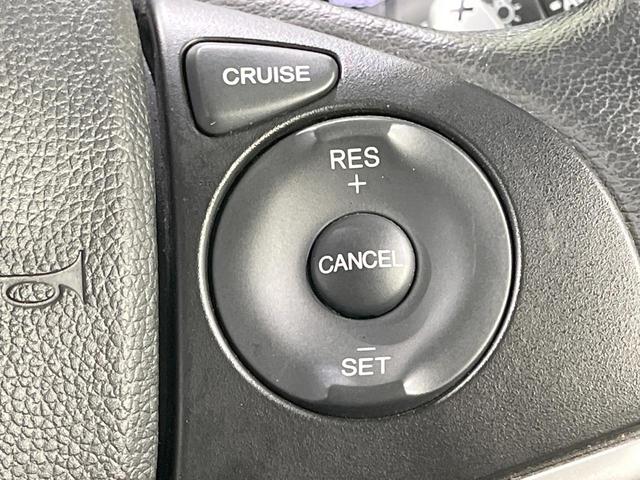 【クルーズコントロール】高速道路もラクラク走行。アクセルを離しても一定速度で走行ができ、長距離運転時の負担を軽減！加速・減速も簡単なスイッチ操作で調整できます。