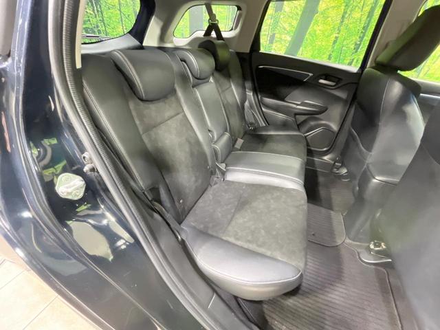 後部座席も気になるようなキズ・汚れやへたり等、大きなダメージはなく、良好な状態です。