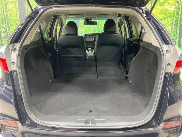 後席を格納すると、これだけの広さが！シーンに合わせたシートアレンジで、大きな荷物も積むことが出来ます♪