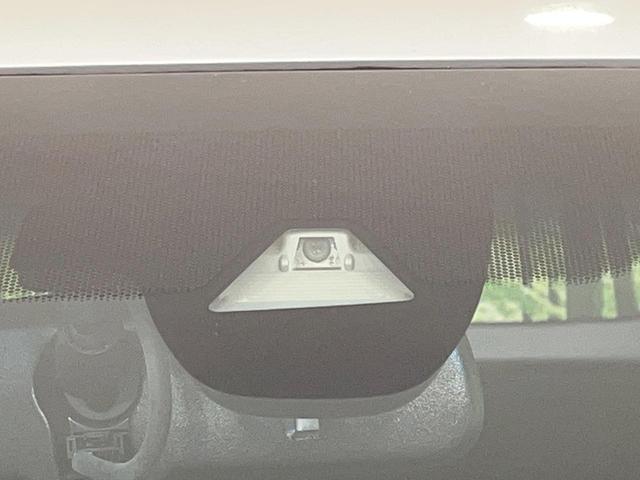 ヴェゼル ＨＶ　Ｘ・ホンダセンシングブリリアントスタイルＥＤ　禁煙車　純正ナビ　バックカメラ　衝突被害軽減システム　レーダークルーズ　ドラレコ　スマートキー　ＬＥＤヘッド　ＥＴＣ　純正１７インチアルミ　オートライト　デュアルエアコン　Ｂｌｕｅｔｏｏｔｈ　ＣＤ（5枚目）