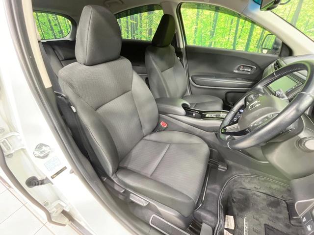 ヴェゼル ＨＶ　Ｘ・ホンダセンシングブリリアントスタイルＥＤ　禁煙車　純正ナビ　バックカメラ　衝突被害軽減システム　レーダークルーズ　ドラレコ　スマートキー　ＬＥＤヘッド　ＥＴＣ　純正１７インチアルミ　オートライト　デュアルエアコン　Ｂｌｕｅｔｏｏｔｈ　ＣＤ（8枚目）