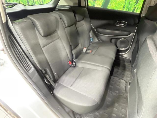 ヴェゼル ＨＶ　Ｘ・ホンダセンシングブリリアントスタイルＥＤ　禁煙車　純正ナビ　バックカメラ　衝突被害軽減システム　レーダークルーズ　ドラレコ　スマートキー　ＬＥＤヘッド　ＥＴＣ　純正１７インチアルミ　オートライト　デュアルエアコン　Ｂｌｕｅｔｏｏｔｈ　ＣＤ（9枚目）