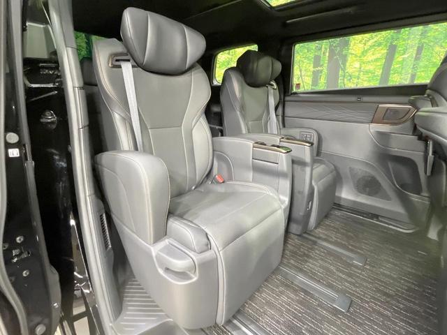 アルファードハイブリッド Ｚ　禁煙車　左右独立ムーンルーフ　１４．３インチディスプレイオーディオ　フリップダウン　両側電動ドア　全周囲カメラ　トヨタチームメイト　衝突軽減装置　ＡＣ１００Ｖ電源　電動リアゲート　レザーシート（9枚目）