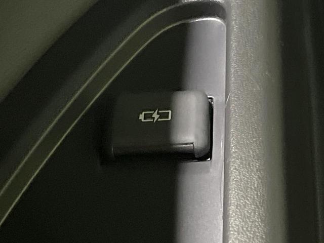 アルファードハイブリッド Ｚ　禁煙車　左右独立ムーンルーフ　１４．３インチディスプレイオーディオ　フリップダウン　両側電動ドア　全周囲カメラ　トヨタチームメイト　衝突軽減装置　ＡＣ１００Ｖ電源　電動リアゲート　レザーシート（58枚目）