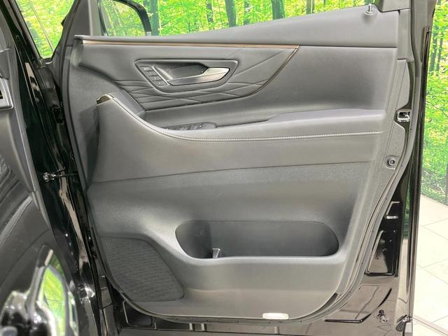 アルファードハイブリッド Ｚ　禁煙車　左右独立ムーンルーフ　１４．３インチディスプレイオーディオ　フリップダウン　両側電動ドア　全周囲カメラ　トヨタチームメイト　衝突軽減装置　ＡＣ１００Ｖ電源　電動リアゲート　レザーシート（66枚目）