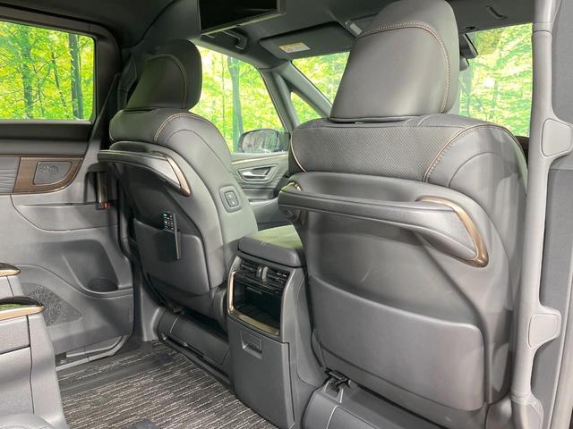 アルファードハイブリッド Ｚ　禁煙車　左右独立ムーンルーフ　１４．３インチディスプレイオーディオ　フリップダウン　両側電動ドア　全周囲カメラ　トヨタチームメイト　衝突軽減装置　ＡＣ１００Ｖ電源　電動リアゲート　レザーシート（67枚目）