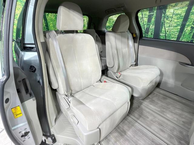 後部座席も気になるようなキズ・汚れやへたり等、大きなダメージはなく、良好な状態です。