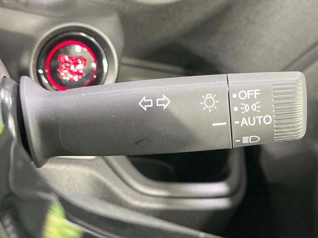 Ｎ－ＢＯＸカスタム ベースグレード　届出済未使用車　衝突軽減装置　電動スライドドア　コーナーセンサー　スマートキー　ＬＥＤヘッド　純正１４インチアルミ　オートハイビーム　車線逸脱警報　オートライト　オートエアコン（7枚目）