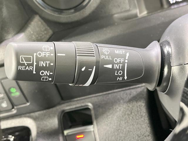 Ｎ－ＢＯＸカスタム ベースグレード　届出済未使用車　衝突軽減装置　電動スライドドア　コーナーセンサー　スマートキー　ＬＥＤヘッド　純正１４インチアルミ　オートハイビーム　車線逸脱警報　オートライト　オートエアコン（32枚目）