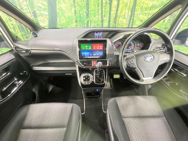 ヴォクシー ＺＳ　煌ＩＩ　禁煙車　後席モニター　９型ナビ　衝突軽減装置　両側電動スライドドア　クルコン　ドラレコ　コーナーセンサー　ＬＥＤヘッド　ＥＴＣ　純正１６インチアルミ　オートハイビーム　オートライト　Ｂｌｕｅｔｏｏｔｈ（2枚目）
