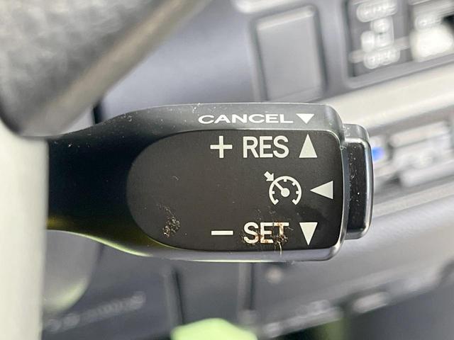 ヴォクシー ＺＳ　煌ＩＩ　禁煙車　後席モニター　９型ナビ　衝突軽減装置　両側電動スライドドア　クルコン　ドラレコ　コーナーセンサー　ＬＥＤヘッド　ＥＴＣ　純正１６インチアルミ　オートハイビーム　オートライト　Ｂｌｕｅｔｏｏｔｈ（7枚目）