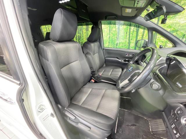 ヴォクシー ＺＳ　煌ＩＩ　禁煙車　後席モニター　９型ナビ　衝突軽減装置　両側電動スライドドア　クルコン　ドラレコ　コーナーセンサー　ＬＥＤヘッド　ＥＴＣ　純正１６インチアルミ　オートハイビーム　オートライト　Ｂｌｕｅｔｏｏｔｈ（8枚目）