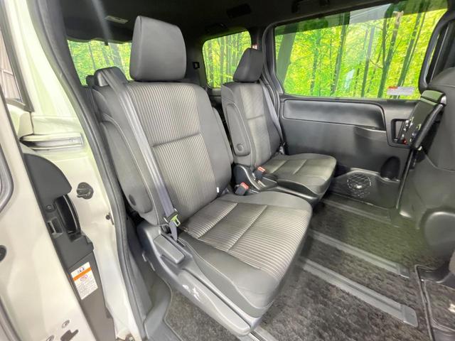 ヴォクシー ＺＳ　煌ＩＩ　禁煙車　後席モニター　９型ナビ　衝突軽減装置　両側電動スライドドア　クルコン　ドラレコ　コーナーセンサー　ＬＥＤヘッド　ＥＴＣ　純正１６インチアルミ　オートハイビーム　オートライト　Ｂｌｕｅｔｏｏｔｈ（9枚目）