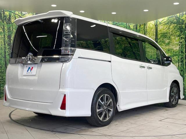 ヴォクシー ＺＳ　煌ＩＩ　禁煙車　後席モニター　９型ナビ　衝突軽減装置　両側電動スライドドア　クルコン　ドラレコ　コーナーセンサー　ＬＥＤヘッド　ＥＴＣ　純正１６インチアルミ　オートハイビーム　オートライト　Ｂｌｕｅｔｏｏｔｈ（17枚目）