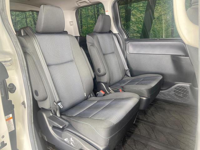 ヴォクシー ＺＳ　煌ＩＩ　禁煙車　純正９型ナビ　両側電動スライド　バックカメラ　衝突軽減装置　ＬＥＤヘッド　スマートキー　ＥＴＣ　純正１６インチＡＷ　オートハイビーム　オートライト　デュアルエアコン　Ｂｌｕｅｔｏｏｔｈ（9枚目）
