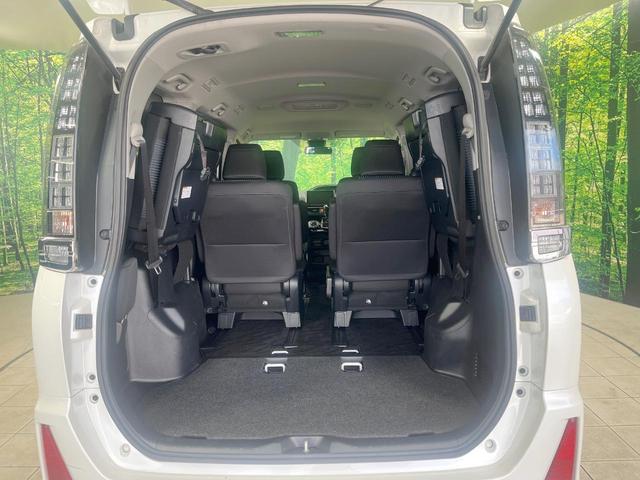 ヴォクシー ＺＳ　煌ＩＩ　禁煙車　純正９型ナビ　両側電動スライド　バックカメラ　衝突軽減装置　ＬＥＤヘッド　スマートキー　ＥＴＣ　純正１６インチＡＷ　オートハイビーム　オートライト　デュアルエアコン　Ｂｌｕｅｔｏｏｔｈ（11枚目）