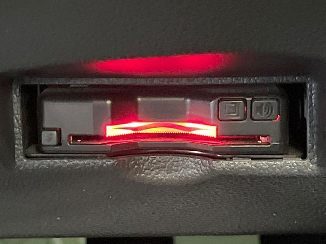 プリウス SセーフティプラスII 禁煙車 純正8型ディスプレイオーディオ 全周囲カメラ 衝突軽減装置 レーダークルーズ ドラレコ コーナーセンサー ブラインドスポットモニター LEDヘッド ETC オートライト オートエアコン(30枚目)