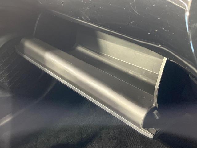 プリウス SセーフティプラスII 禁煙車 純正8型ディスプレイオーディオ 全周囲カメラ 衝突軽減装置 レーダークルーズ ドラレコ コーナーセンサー ブラインドスポットモニター LEDヘッド ETC オートライト オートエアコン(46枚目)