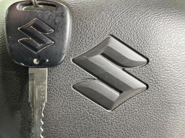 アルト VP 禁煙車 5MT CD 横滑り防止装置 盗難防止システム リモコンキー 衝突安全ボディ プライバシーガラス ドアバイザー AUX ヘッドライトレベライザー エアコン パワーステアリング(4枚目)