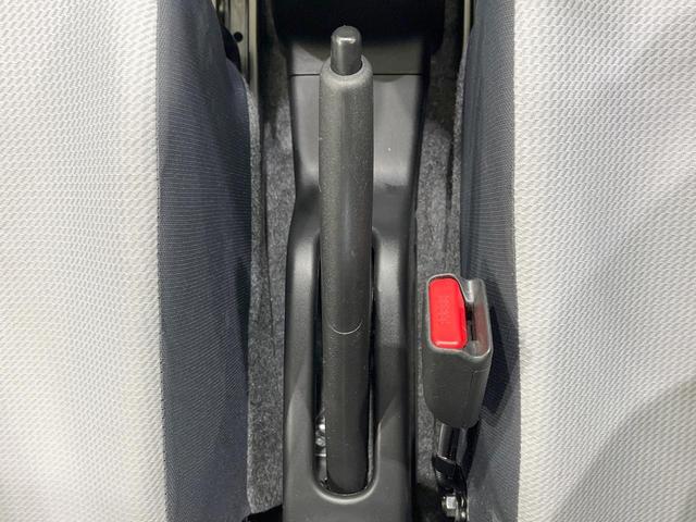 アルト VP 禁煙車 5MT CD 横滑り防止装置 盗難防止システム リモコンキー 衝突安全ボディ プライバシーガラス ドアバイザー AUX ヘッドライトレベライザー エアコン パワーステアリング(23枚目)