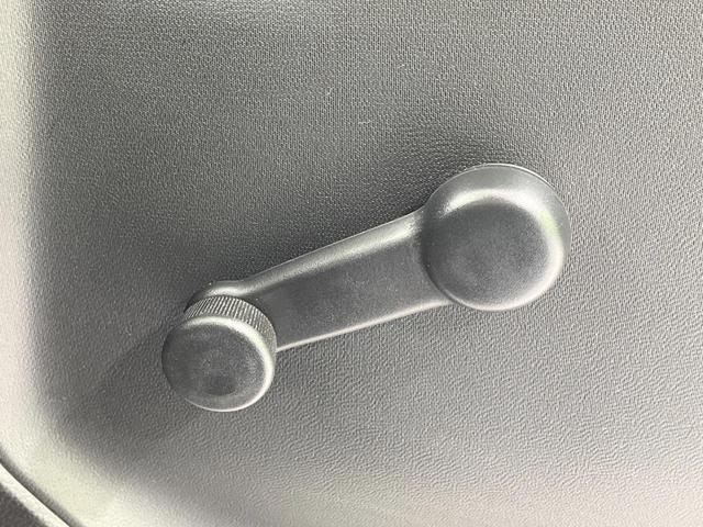 アルト VP 禁煙車 5MT CD 横滑り防止装置 盗難防止システム リモコンキー 衝突安全ボディ プライバシーガラス ドアバイザー AUX ヘッドライトレベライザー エアコン パワーステアリング(36枚目)