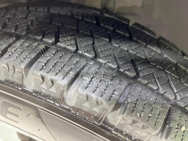 アルト VP 禁煙車 5MT CD 横滑り防止装置 盗難防止システム リモコンキー 衝突安全ボディ プライバシーガラス ドアバイザー AUX ヘッドライトレベライザー エアコン パワーステアリング(43枚目)