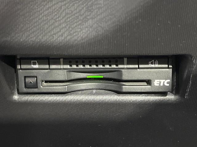 アクア Ｇ　禁煙車　純正ナビ　バックカメラ　ＬＥＤヘッド　スマートキー　ＥＴＣ　ドラレコ　オートエアコン　オートライト　純正１６インチアルミ　クルコン　電動格納ミラー　Ｂｌｕｅｔｏｏｔｈ再生　ＣＤ　ＤＶＤ再生（7枚目）