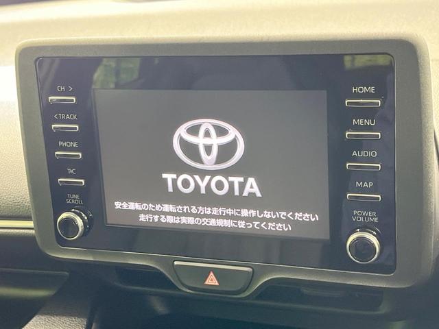 ヤリス Ｘ　禁煙車　純正ディスプレイオーディオ　バックカメラ　衝突軽減装置　ドラレコ　ＥＴＣ　コーナーセンサー　オートハイビーム　車線逸脱警報装置　キーレス　オートライト　電動格納ミラー　Ｂｌｕｅｔｏｏｔｈ（3枚目）