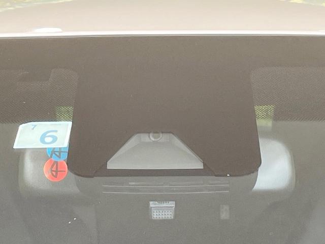 ヤリス Ｘ　禁煙車　純正ディスプレイオーディオ　バックカメラ　衝突軽減装置　ドラレコ　ＥＴＣ　コーナーセンサー　オートハイビーム　車線逸脱警報装置　キーレス　オートライト　電動格納ミラー　Ｂｌｕｅｔｏｏｔｈ（5枚目）