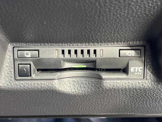 ヤリス Ｘ　禁煙車　純正ディスプレイオーディオ　バックカメラ　衝突軽減装置　ドラレコ　ＥＴＣ　コーナーセンサー　オートハイビーム　車線逸脱警報装置　キーレス　オートライト　電動格納ミラー　Ｂｌｕｅｔｏｏｔｈ（7枚目）