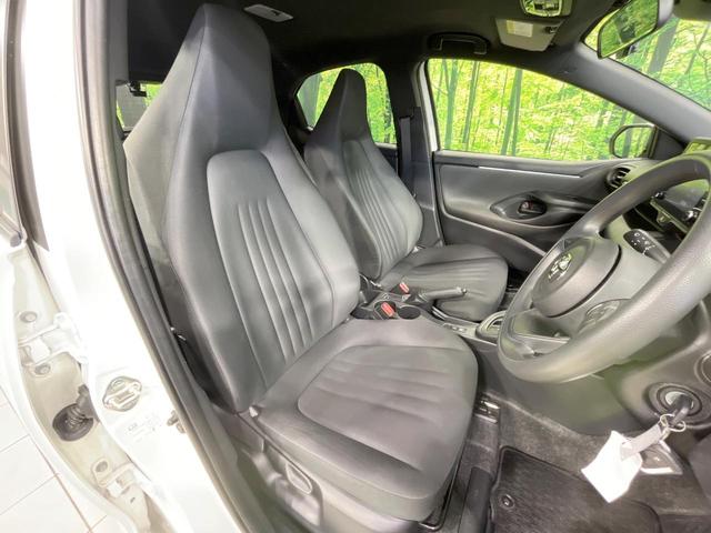 ヤリス Ｘ　禁煙車　純正ディスプレイオーディオ　バックカメラ　衝突軽減装置　ドラレコ　ＥＴＣ　コーナーセンサー　オートハイビーム　車線逸脱警報装置　キーレス　オートライト　電動格納ミラー　Ｂｌｕｅｔｏｏｔｈ（8枚目）