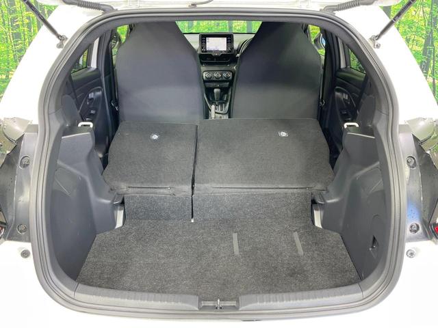 ヤリス Ｘ　禁煙車　純正ディスプレイオーディオ　バックカメラ　衝突軽減装置　ドラレコ　ＥＴＣ　コーナーセンサー　オートハイビーム　車線逸脱警報装置　キーレス　オートライト　電動格納ミラー　Ｂｌｕｅｔｏｏｔｈ（10枚目）