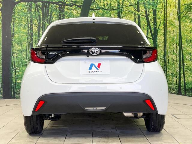 ヤリス Ｘ　禁煙車　純正ディスプレイオーディオ　バックカメラ　衝突軽減装置　ドラレコ　ＥＴＣ　コーナーセンサー　オートハイビーム　車線逸脱警報装置　キーレス　オートライト　電動格納ミラー　Ｂｌｕｅｔｏｏｔｈ（15枚目）