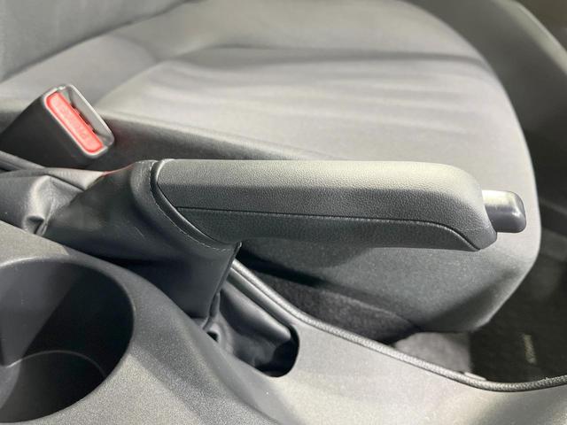 ヤリス Ｘ　禁煙車　純正ディスプレイオーディオ　バックカメラ　衝突軽減装置　ドラレコ　ＥＴＣ　コーナーセンサー　オートハイビーム　車線逸脱警報装置　キーレス　オートライト　電動格納ミラー　Ｂｌｕｅｔｏｏｔｈ（25枚目）