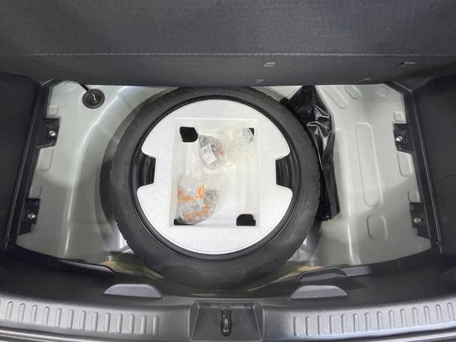 ヤリス Ｘ　禁煙車　純正ディスプレイオーディオ　バックカメラ　衝突軽減装置　ドラレコ　ＥＴＣ　コーナーセンサー　オートハイビーム　車線逸脱警報装置　キーレス　オートライト　電動格納ミラー　Ｂｌｕｅｔｏｏｔｈ（41枚目）