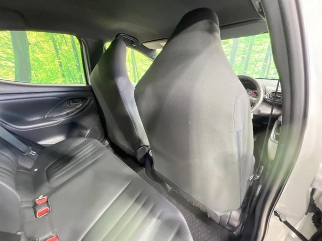 ヤリス Ｘ　禁煙車　純正ディスプレイオーディオ　バックカメラ　衝突軽減装置　ドラレコ　ＥＴＣ　コーナーセンサー　オートハイビーム　車線逸脱警報装置　キーレス　オートライト　電動格納ミラー　Ｂｌｕｅｔｏｏｔｈ（44枚目）