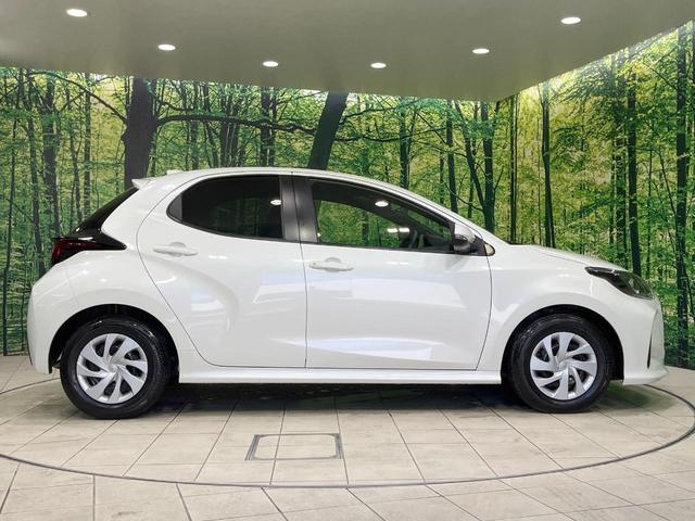 ヤリス Ｘ　禁煙車　純正ディスプレイオーディオ　バックカメラ　衝突軽減装置　ドラレコ　ＥＴＣ　コーナーセンサー　オートハイビーム　車線逸脱警報装置　キーレス　オートライト　電動格納ミラー　Ｂｌｕｅｔｏｏｔｈ（51枚目）