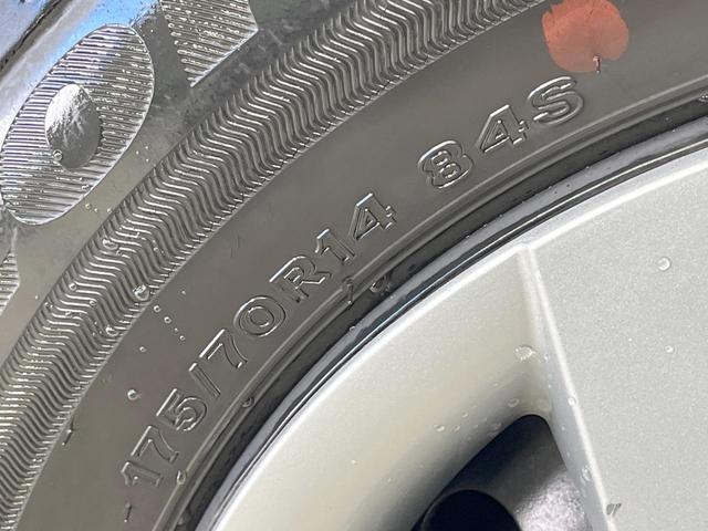 ヤリス Ｘ　禁煙車　純正ディスプレイオーディオ　バックカメラ　衝突軽減装置　ドラレコ　ＥＴＣ　コーナーセンサー　オートハイビーム　車線逸脱警報装置　キーレス　オートライト　電動格納ミラー　Ｂｌｕｅｔｏｏｔｈ（55枚目）