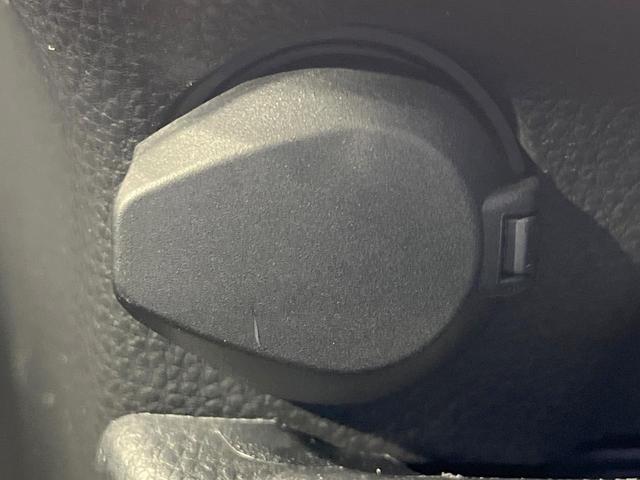 ヴォクシー Ｓ－Ｚ　禁煙車　モデリスタエアロ　純正１０．５型ディスプレイ　両側電動スライド　バックカメラ　レーダークルーズ　ハーフレザーシート　ドラレコ　ＥＴＣ　ＬＥＤヘッド　スマートキー　ＣＤ　ＤＶＤキッド（70枚目）