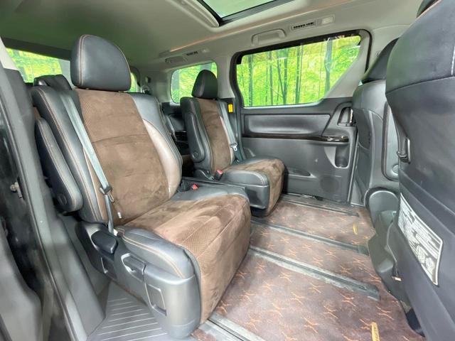 アルファード ２４０Ｓ　タイプゴールド　サンルーフ　１１型ディスプレイオーディオ　バックカメラ　両側電動ドア　寒冷地仕様　ハーフレザー　コーナーセンサー　ＥＴＣ　クルコン　ＨＩＤヘッド　オートライト　オートエアコン　純正１８インチＡＷ（9枚目）