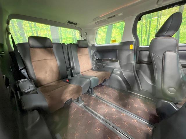 アルファード ２４０Ｓ　タイプゴールド　サンルーフ　１１型ディスプレイオーディオ　バックカメラ　両側電動ドア　寒冷地仕様　ハーフレザー　コーナーセンサー　ＥＴＣ　クルコン　ＨＩＤヘッド　オートライト　オートエアコン　純正１８インチＡＷ（10枚目）